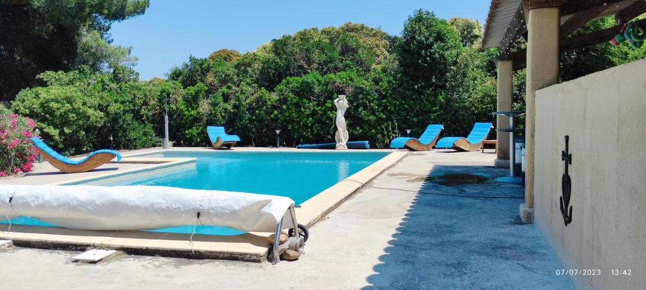 Offrez-Vous Un Sejour Dans Notre Gite A Entressen Une Grande Piscine Pour Se Rafraichir ,Un Espace De Jeux Pour Enfants Pour Des Heures De Divertissement Un Terrain De Petanque Pour Des Parties Endiablees Exterior foto